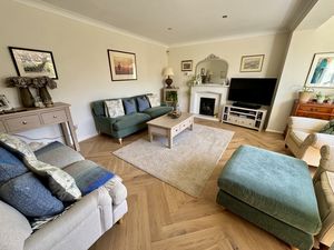 Lounge- click for photo gallery